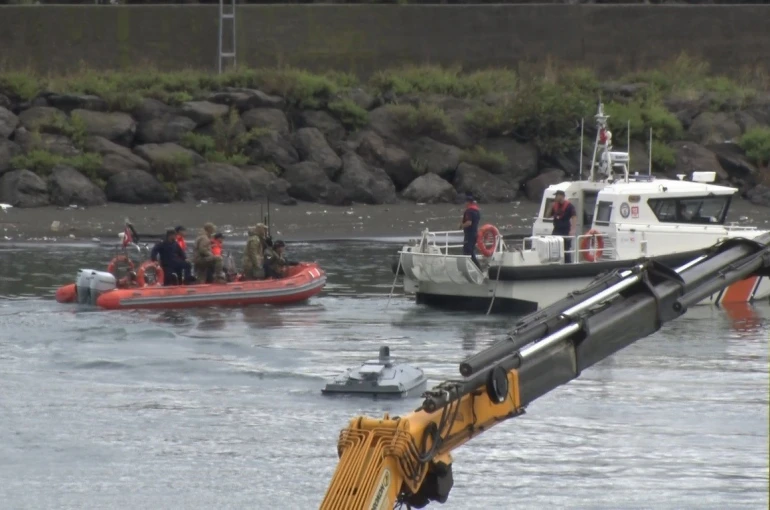 Ukrayna’ya ait insansız deniz aracı imha edilmek üzere botla açığa çekildi 