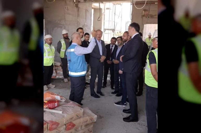 Ulaştırma Bakan Yardımcısı İzkurt’tan yapımı devam eden havalimanında inceleme