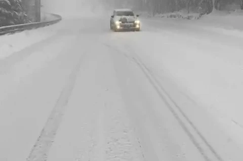 Uludağ’da dün gece yoğun kar yağdı, kar kalınlığı 163 santimetreye ulaştı 