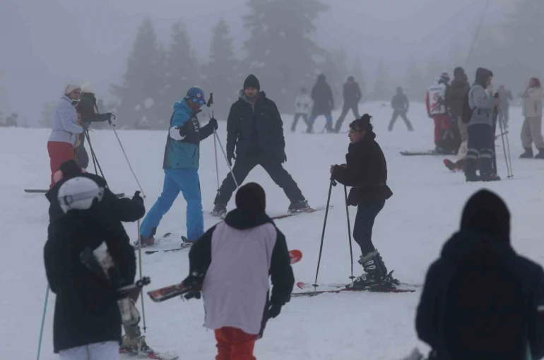 Uludağ’da rekor yoğunluk: 47 bin araç giriş yaptı 