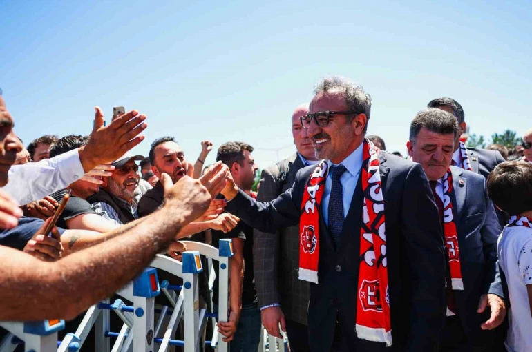 Ulukaya memleketi Erzincan’da coşkuyla karşılandı 