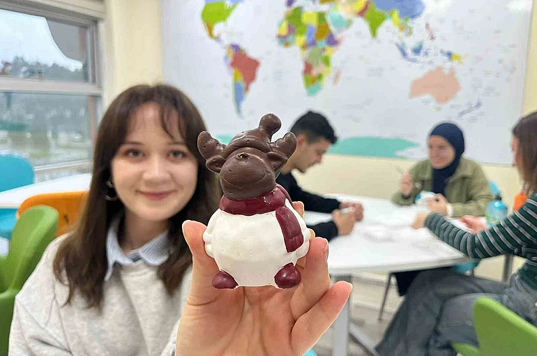 Uluslararası Gençlik Merkezi’nde sanat atölyeleri gençlerle buluşmaya devam ediyor 