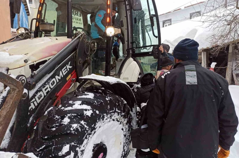 UMKE ekipleri iki hastayı hastaneye ulaştırdı 