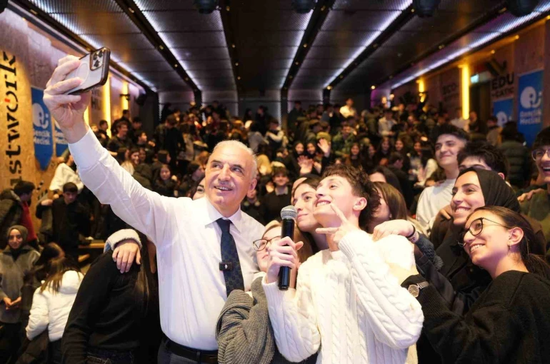 Ümraniye’de gelecek gençlerle şekilleniyor