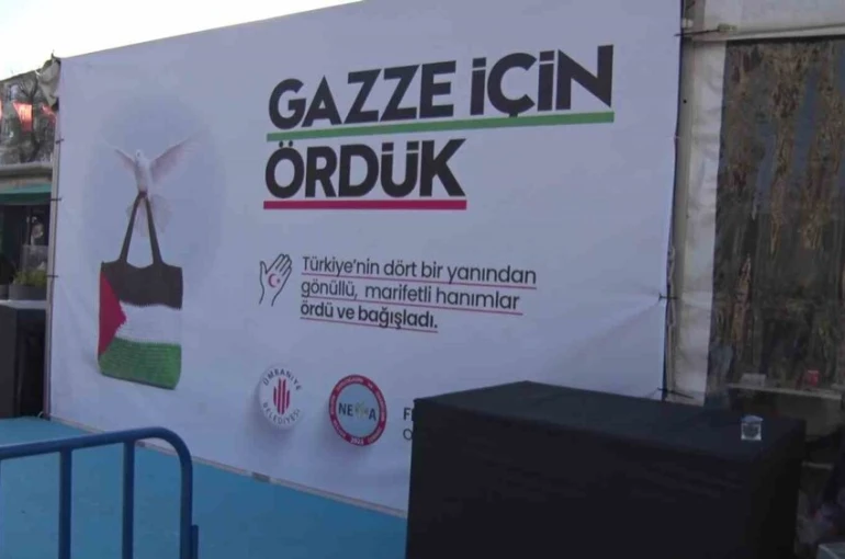 Ümraniye’de kadınların Gazze için ördüğü el emeği ürünler satışa sunuldu