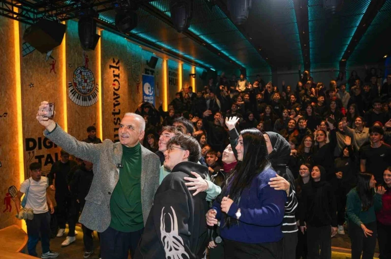 Ümraniye’de "Motivasyon Buluşmaları" gençlerle yeni sezona başladı 