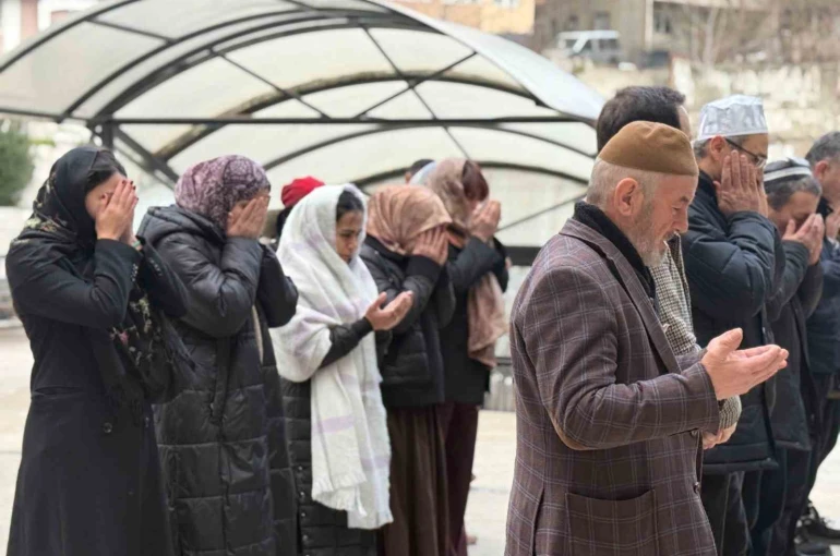 Ümraniye’de öldürülen Özbekistanlı Sayyora için gıyabi cenaze namazı kılındı 