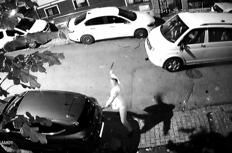Ümraniye’de saldırgan tarafından aracı parçalanan vatandaş: "Levyeyi balkona fırlattı, canımızı zor kurtardık" 