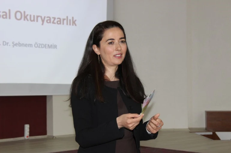 Üniversite öğrencilerine finansal okur yazarlık anlatıldı 