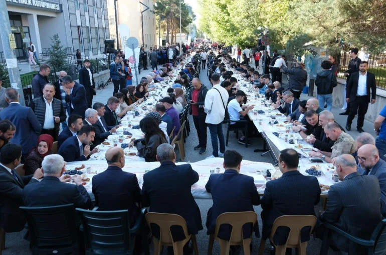 Üniversite öğrencilerine hoş geldiniz kahvaltısı 