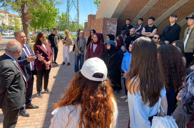 Üniversite öğrencilerine Manisa’nın tarihi mirası anlatıldı 