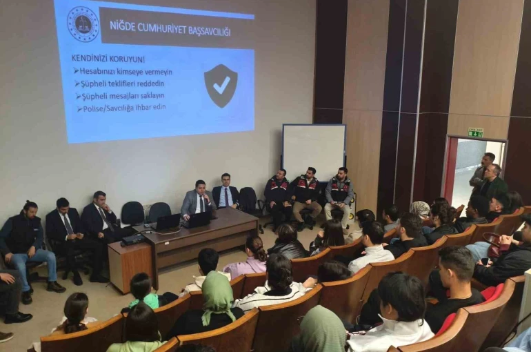 Üniversite öğrencilerine siber güvenlik ve IBAN uyarısı yapıldı