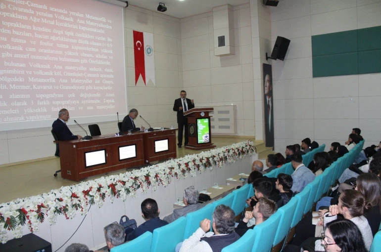 Üniversite öğrencilerine toprağın hayati rolü anlatıldı