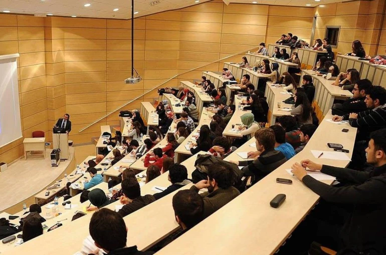 Üniversitede 3 yıllık eğitim dönemi