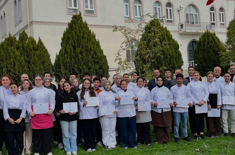 Üniversiteli aşçıların balık temalı yarışması nefes kesti 