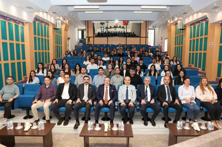 Üniversiteli öğrenciler Denizli OSB Yönetim Kurulu Başkanı Selim Yaymanoğlu ile buluştu 