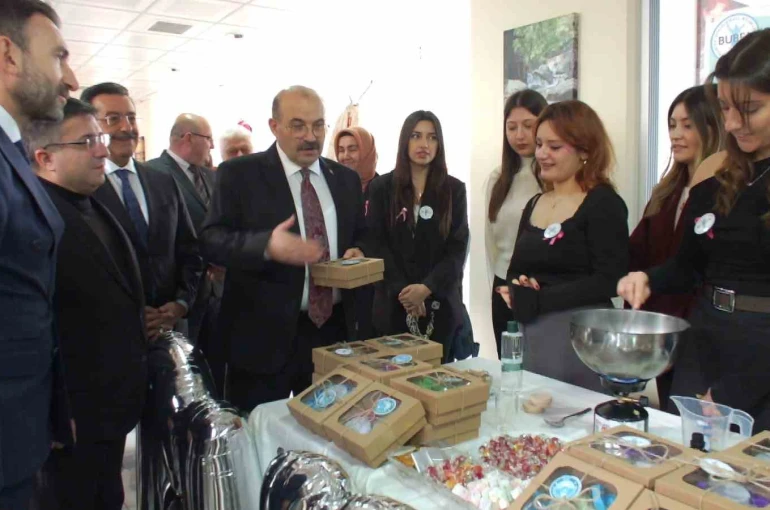 Üniversiteliler 30 projenin tanıtımını yaptı