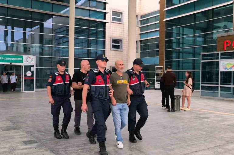 Ünlü yönetmen Ezel Akay ve kardeşi adliyeye sevk edildi 