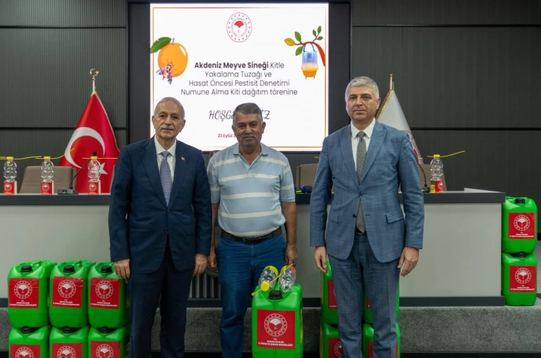 Üreticiye, Akdeniz meyve sineği tuzağı dağıtıldı 