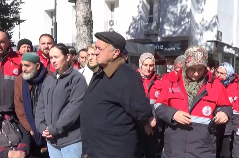 Uşak Belediyesi personeli, hasta iki kardeş için harekete geçti 