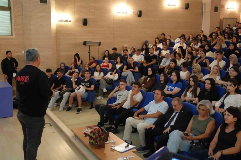 Uşak Üniversitesi öğrencilerine bağımlılıkla mücadeleyi anlattı