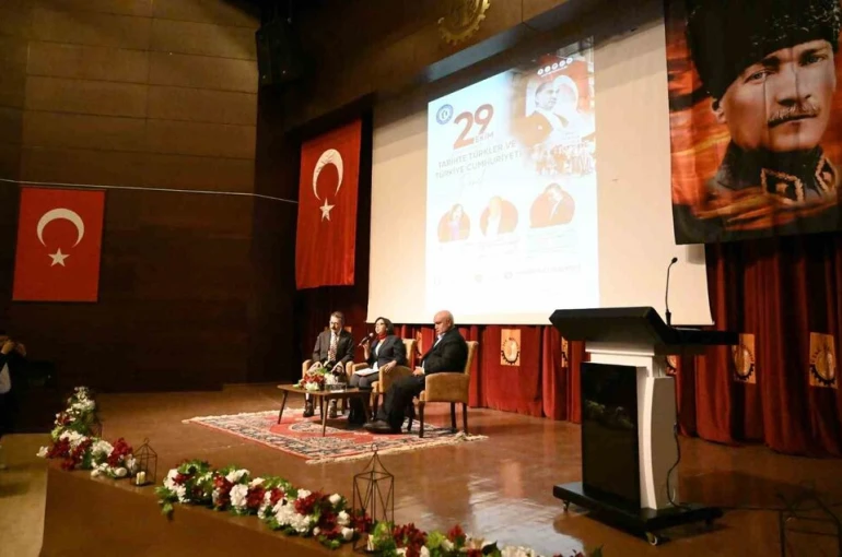 Uşak Üniversitesinden ‘Tarihte Türkler ve Türkiye Cumhuriyeti’ paneli 