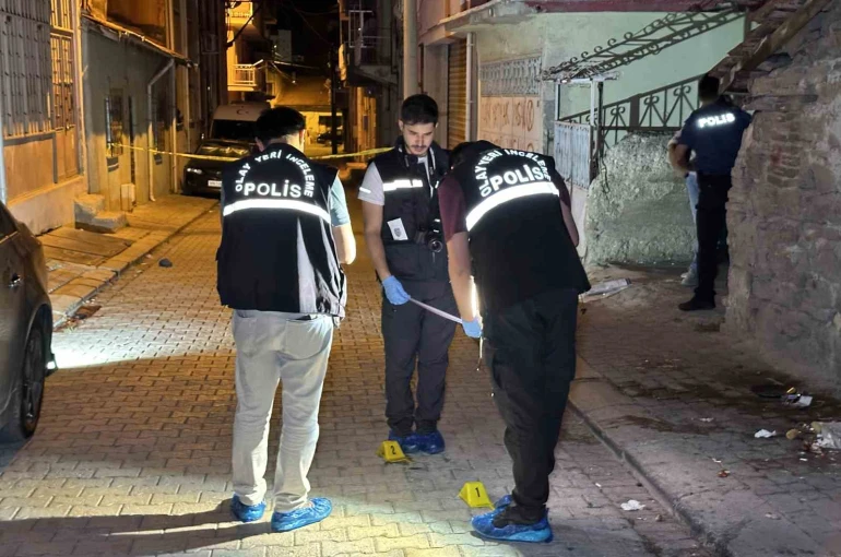 Uşak’ta bıçaklı ve pompalı tüfekli kavga: 1 ağır yaralı 