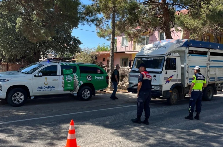 Uşak’ta canlı hayvan nakil araçlarına denetim 