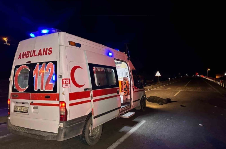 Uşak’ta feci kaza: Otomobilin çarptığı 3 kişi hayatını kaybetti