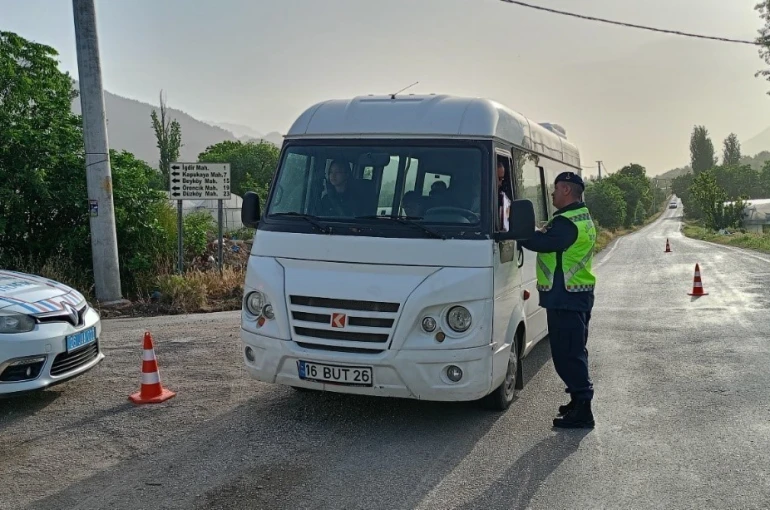 Uşak’ta okul servisleri ve çevrelerinde sıkı kontrol 