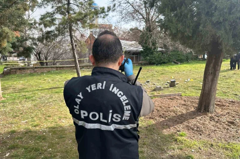 Uşak’ta parkta erkek cesedi bulundu 