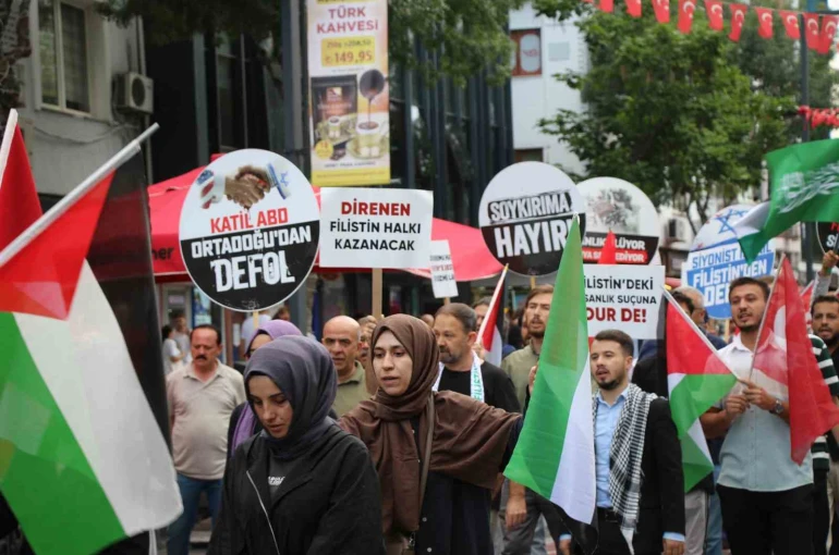 Uşak’ta Sumud Filosu ve Gazze’ye destek yürüyüşü 