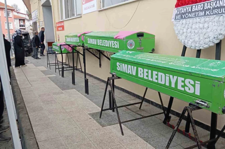 Uşak’taki kazada hayatını kaybeden 4 kişilik aile toprağa verildi 