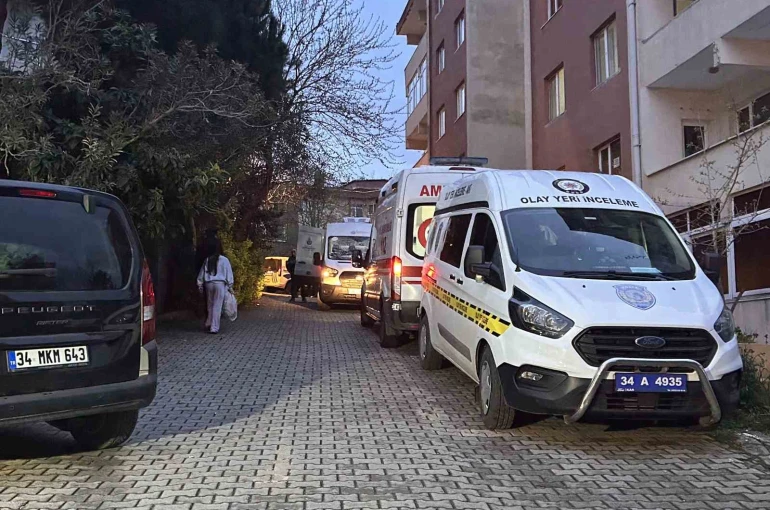 Üsküdar’da aile faciası: Anne ve babasını öldürüp intihar etti 