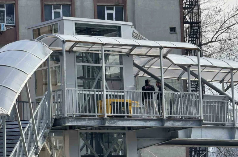 Üst geçit asansöründe sona gelindi 