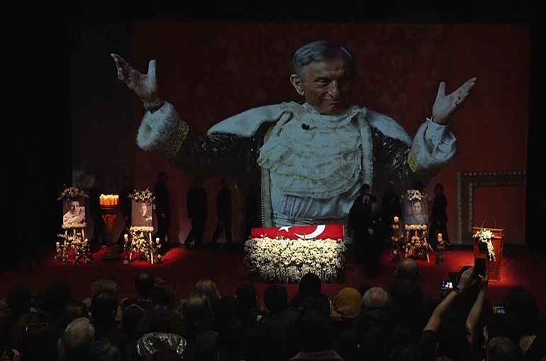 Usta tiyatrocu Haldun Dormen için Harbiye’de tören düzenlendi 