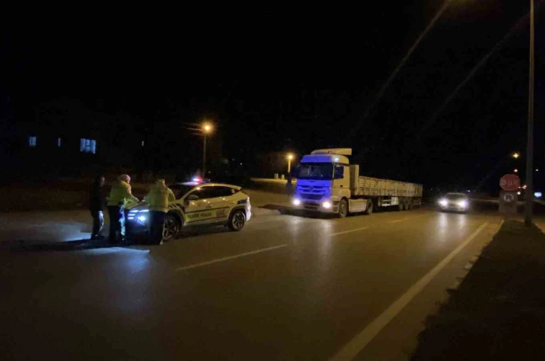 Uygulama noktasından kaçan tır sürücüsünün ehliyetsiz olduğu ve arandığı ortaya çıktı 