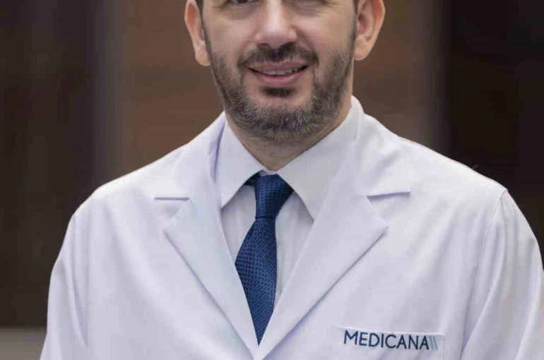 Uykuda tekme atmanın sebebi her zaman masum olmayabilir