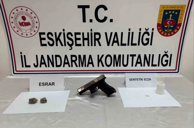 Uyuşturucu bulunduran şahıs jandarma tarafından yakalandı 