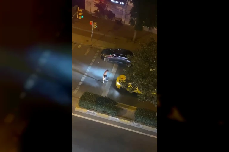 Uyuşturucu kullandığı iddia edilen şahıs evleri taşladı