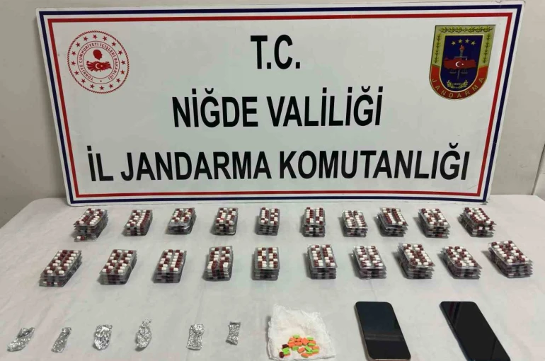 Uyuşturucu operasyonunda çok sayıda sentetik hap ele geçirildi