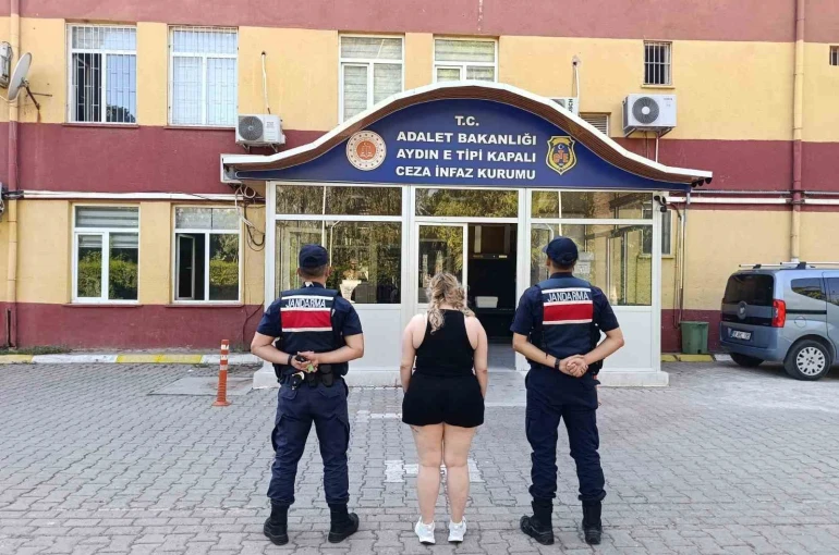 Uyuşturucu suçundan aranan genç kadın Kuşadası’nda yakalandı