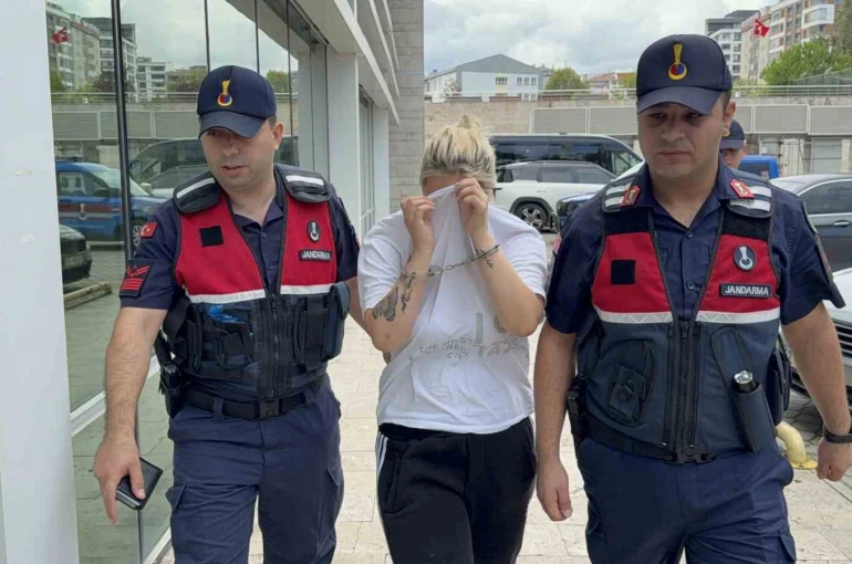 Uyuşturucu suçundan hapis cezası olan kadın yakalandı