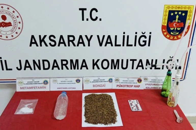 Uyuşturucu taciri uyuşturucularla birlikte yakalandı