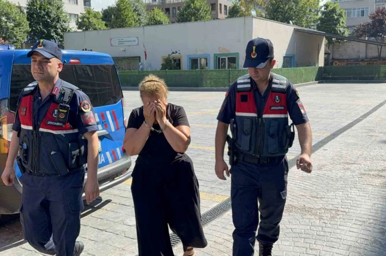 ’Uyuşturucu ticareti’ suçundan 9 yıl hapis cezası ile aranan kadın yakalandı 