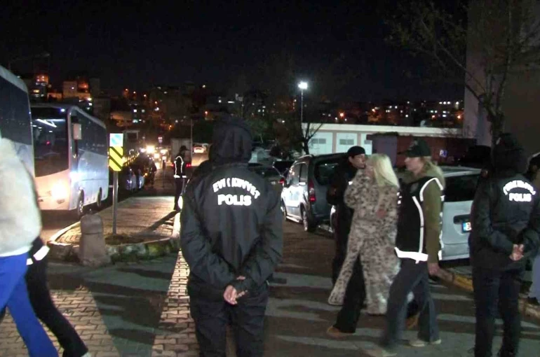 Uyuşturucu ve fuhuş soruşturmasında gözaltına alınan ünlü isimler adliyeye sevk edildi 