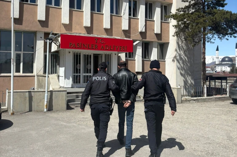 Uyuşturucuyu vites ile teyip arasındaki iç kısımda zulaladı 