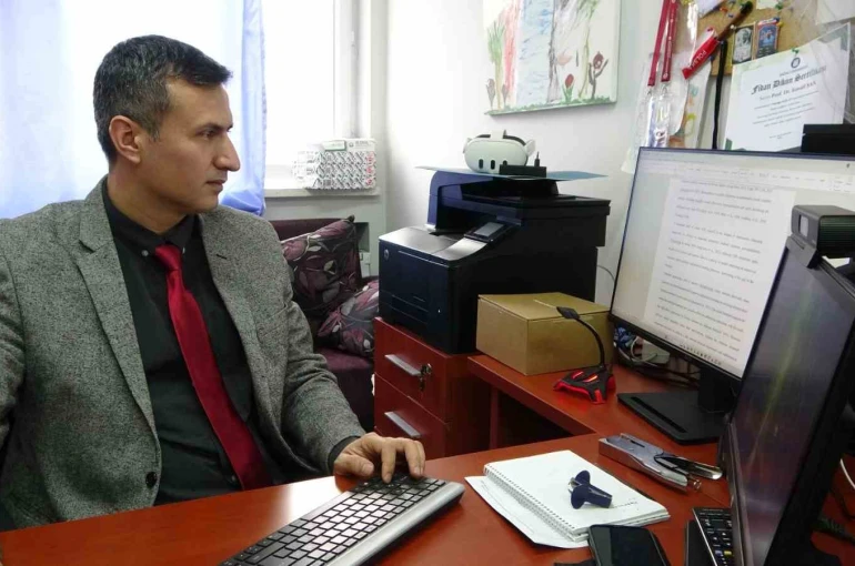 Uzmanından yapay zeka uyarısı: "Evcilleştirmezsek aileyi yıkar" 