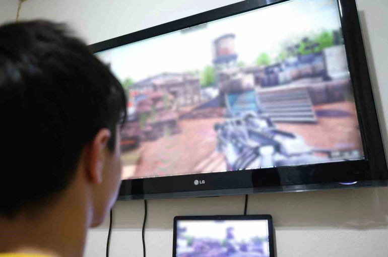 Uzmanlardan "Çocuklar gördüklerini gerçek hayata taşıyor" uyarısı 