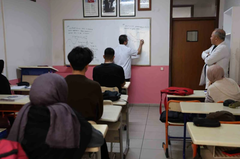 Uzmanlardan öğrencilere gün içerisinde Power nap önerisi 